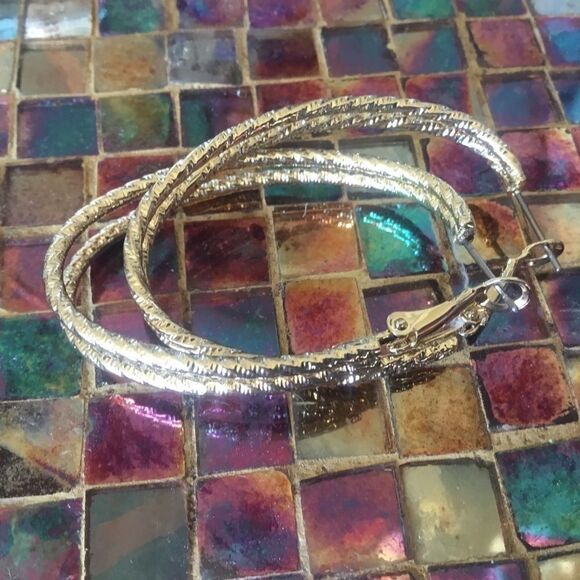 NWOT Silver Tone Double Oval Hoop Earrings - Picture 3 of 7